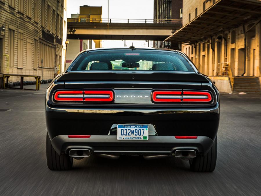  Dodge Challenger R/T Scat Pack 2015 года  (фото 19 из 55)